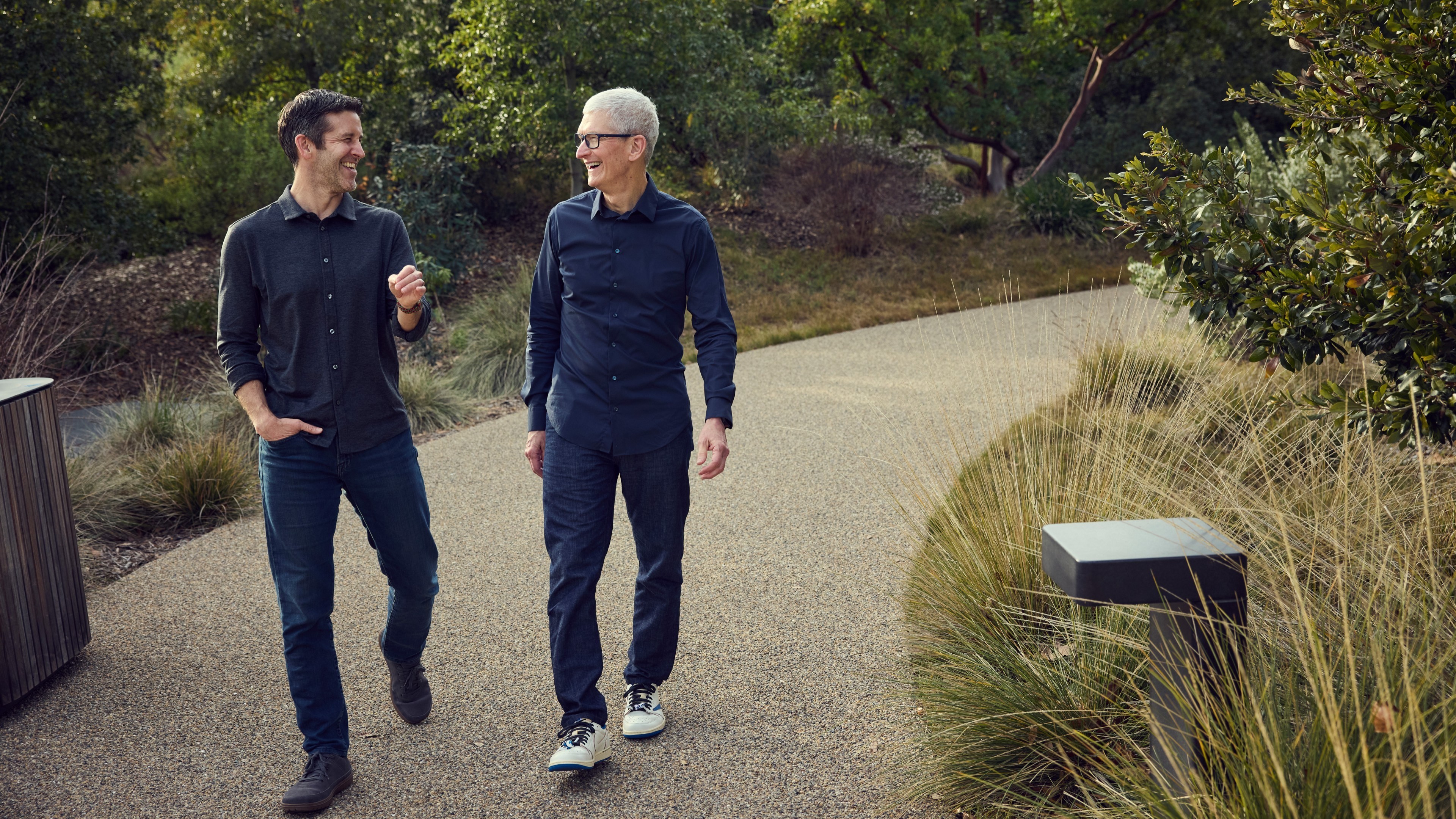 Jon Ternus Apple kompaniyasining bosh direktori lavozimini egalladi