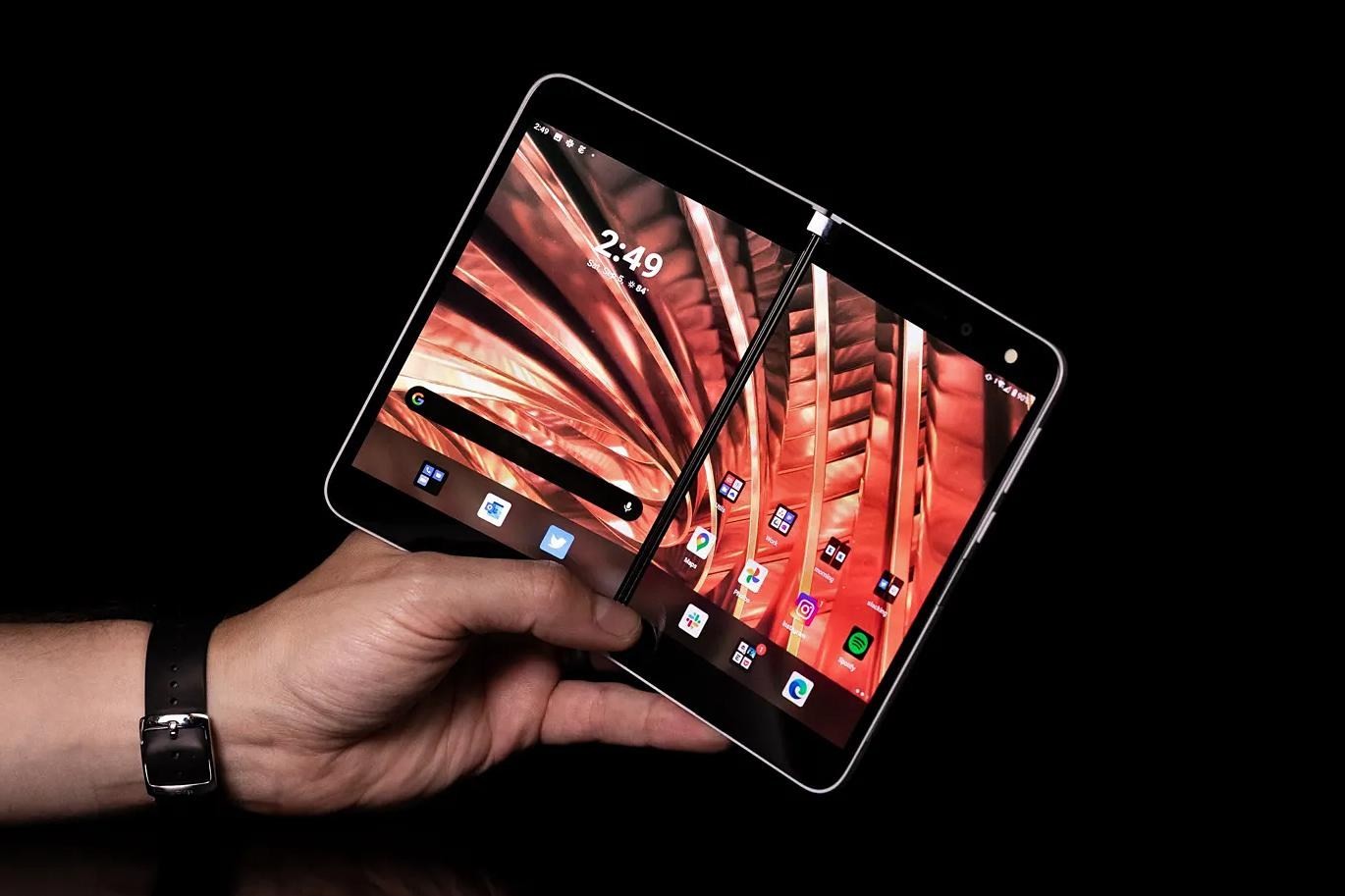 Apple kompaniyasining birinchi buklanadigan qurilmasi va uning noodatiy tarixi