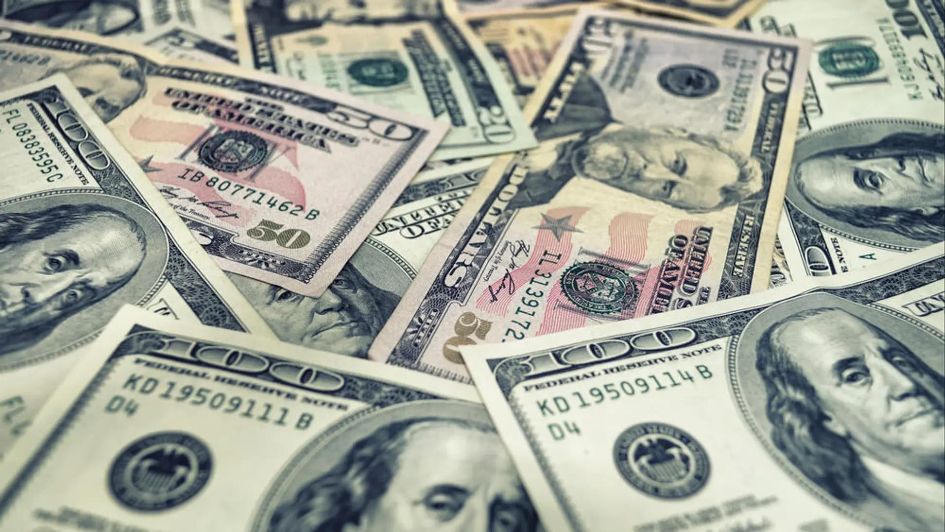 AQSh dollari 18 oylik eng yuqori ko'rsatkichga ko'tarildi, Bitcoin esa 86 000 dollar atrofida barqaror turibdi