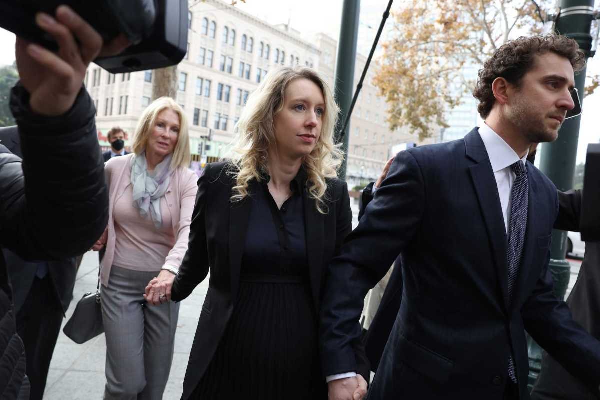 Nathan Fielder Elizabeth Holmes haqidagi dokumental filmini treyleri chiqdi, 16 oktabrda kinoteatrlar