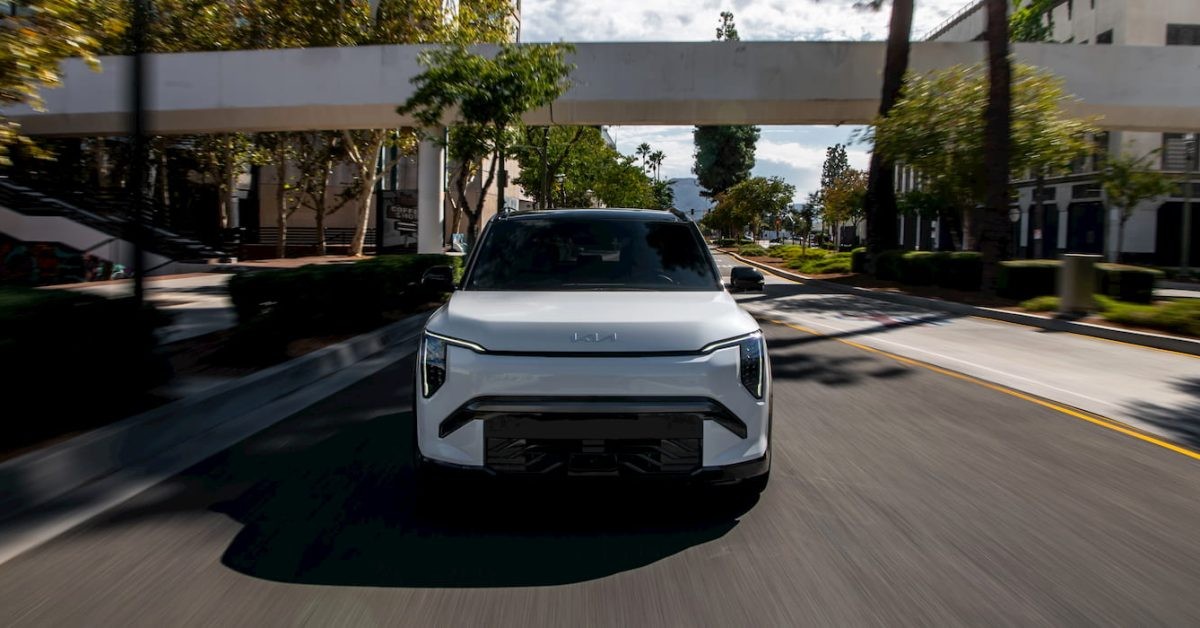 Kia EV3 GT AQSh bozorida sotuvga chiqdi va jonli ijroda yanada taqdirga sazovor ko'rinmoqda