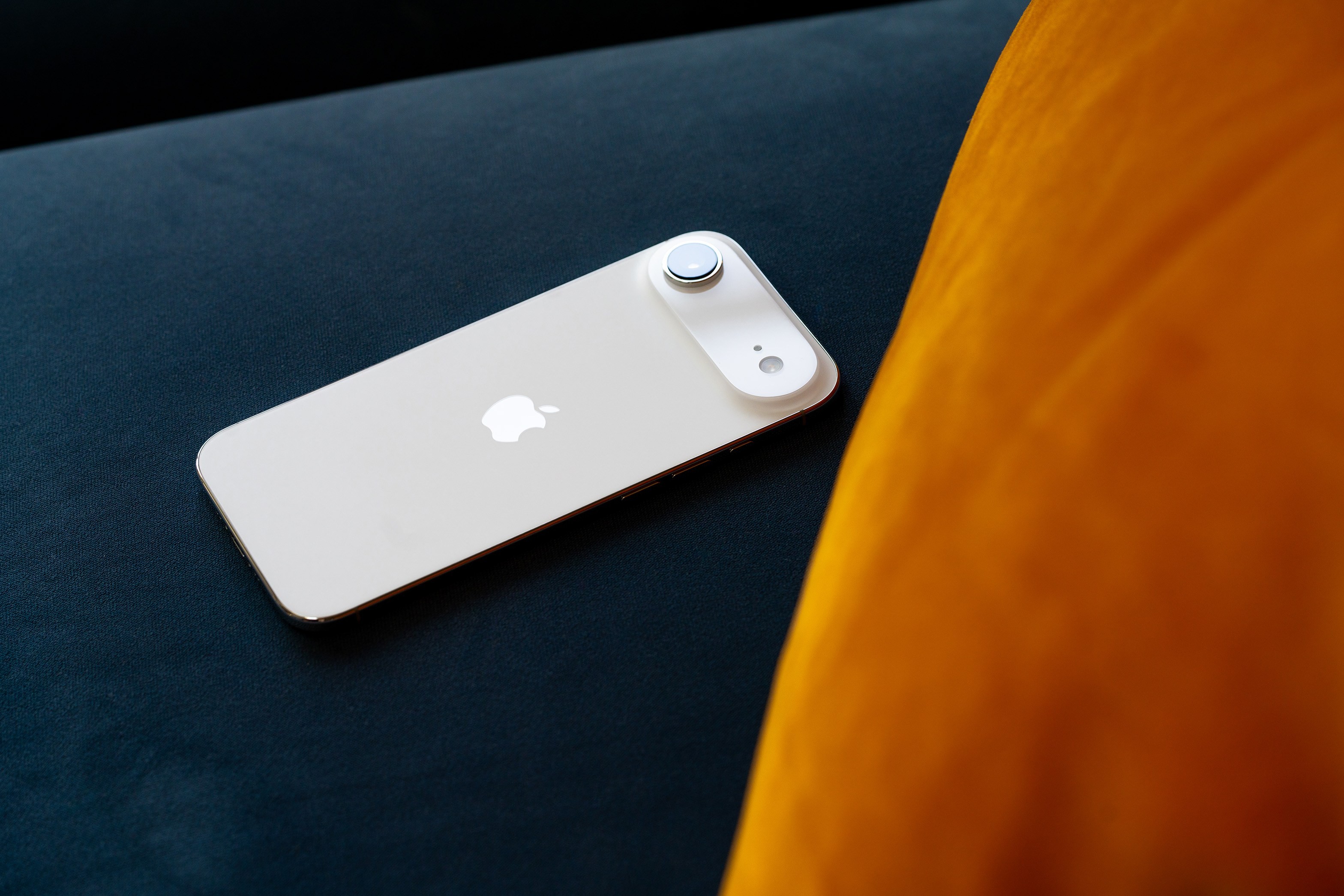 Apple eski iPhone modellari narxini 100 dollarga oshirdi