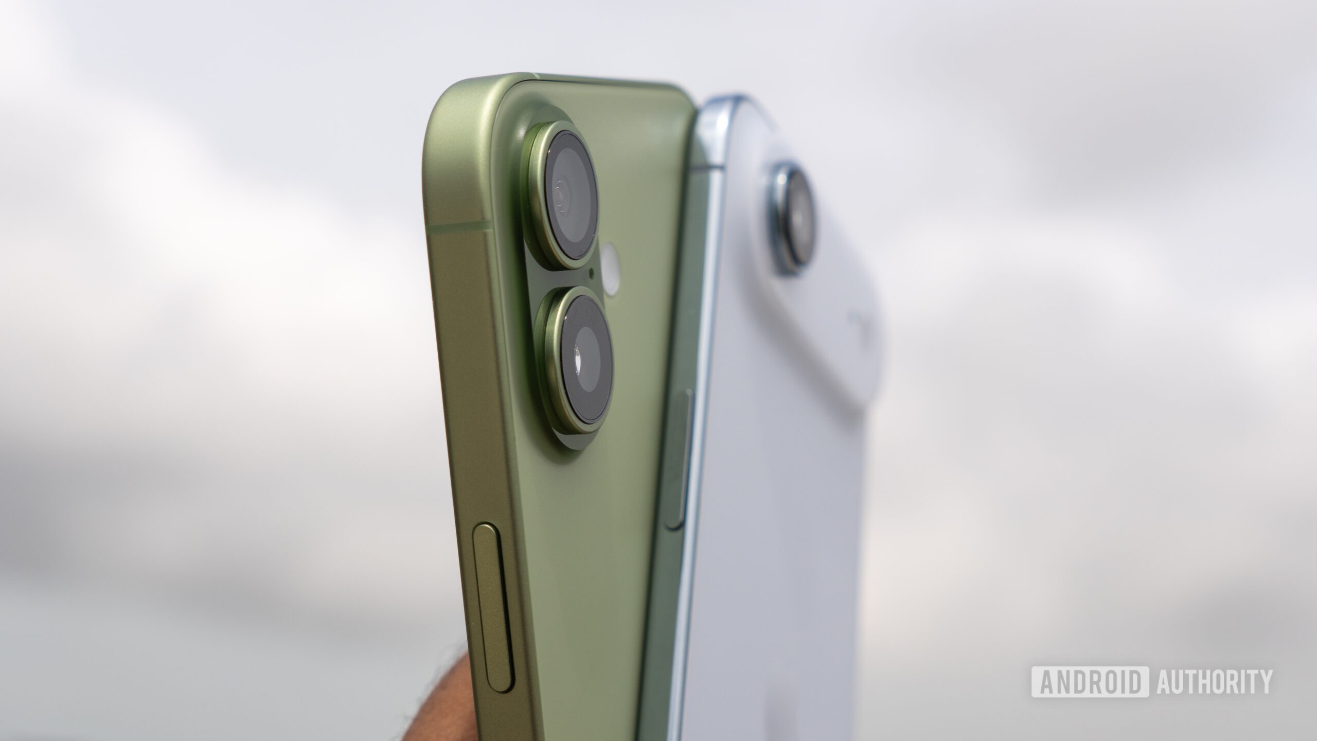 Bitta raqam, ikkita telefon: Apple bu borada Androidni ortda qoldirdi
