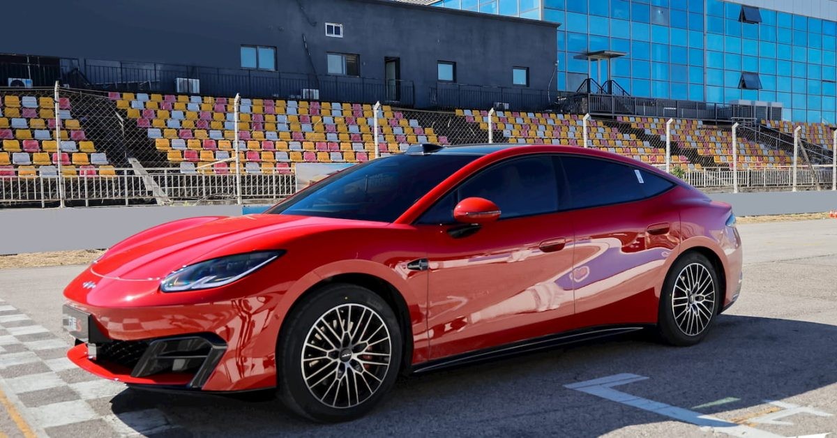 BYD o'zining yangi Formula S elektromobilini taqdim etdi: narxi Tesla Model 3 dan arzonroq