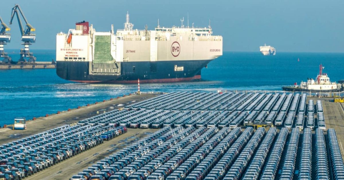 Xitoy atigi 8 oy ichida butun 2025 yilgiga qaraganda ko'proq mashina eksport qildi va ularning aksariyati elektromobillardir
