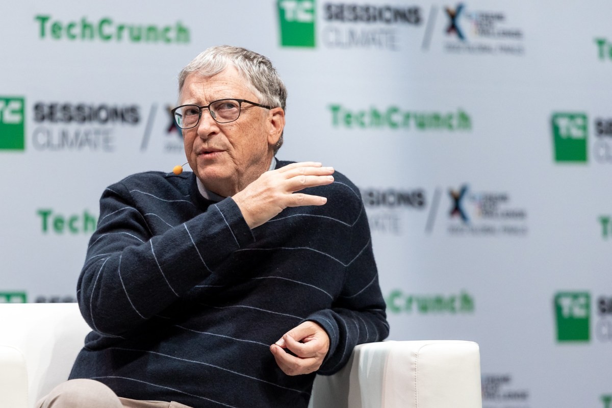 Bill Geyts sun'iy intellekt xavflarini kamaytirish uchun robot solig'ini joriy etishni taklif qilmoqda