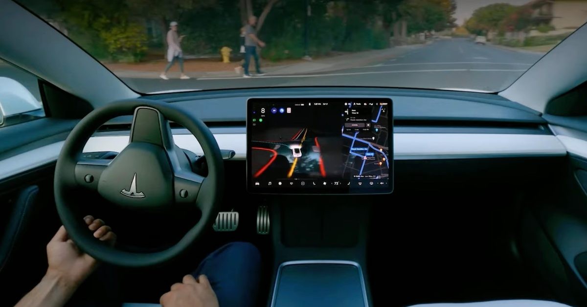 Tesla Full Self-Driving to'qnashdan qochish uchun boshqaruvni oladi