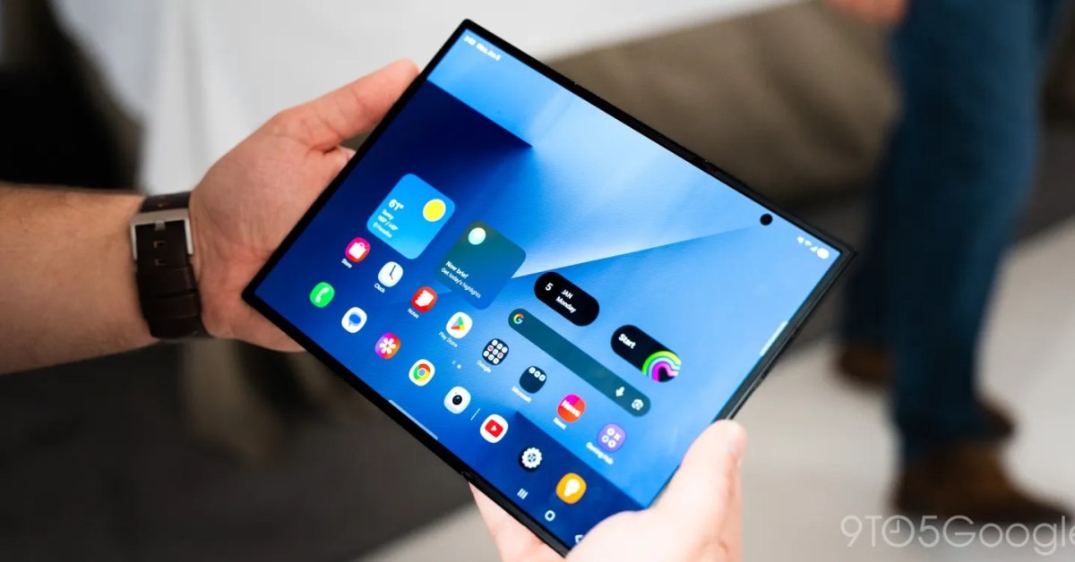 Samsung raqobatni deb yangi uch marta buklanadigan telefon chiqarishga shoshilmoqda