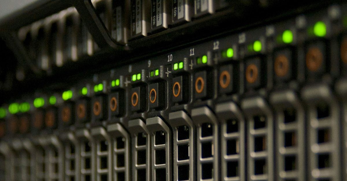 Apple M8 Ultra chiplari bilan ishlaydigan sun'iy intellekt serverlarini sotuvga chiqarishni rejalashtirmoqda