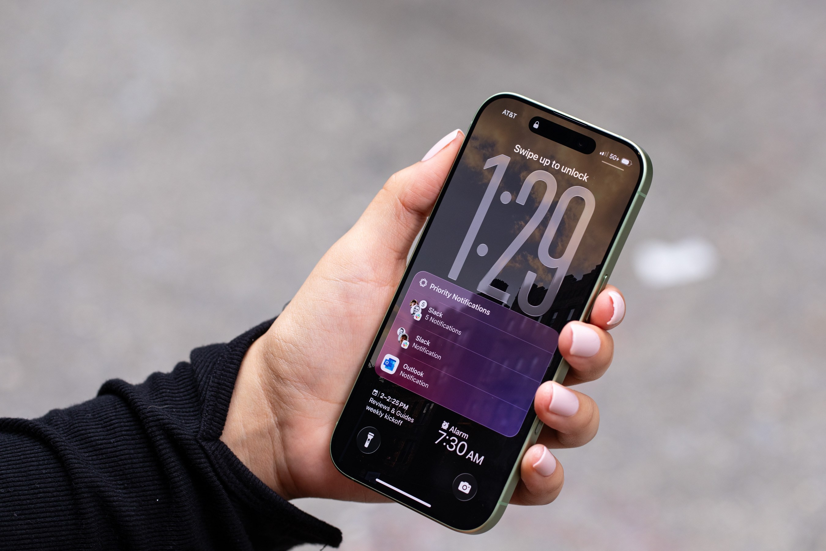 Apple kuzgi taqdimotda oddiy iPhone 18 modelini qoldirib ketdi