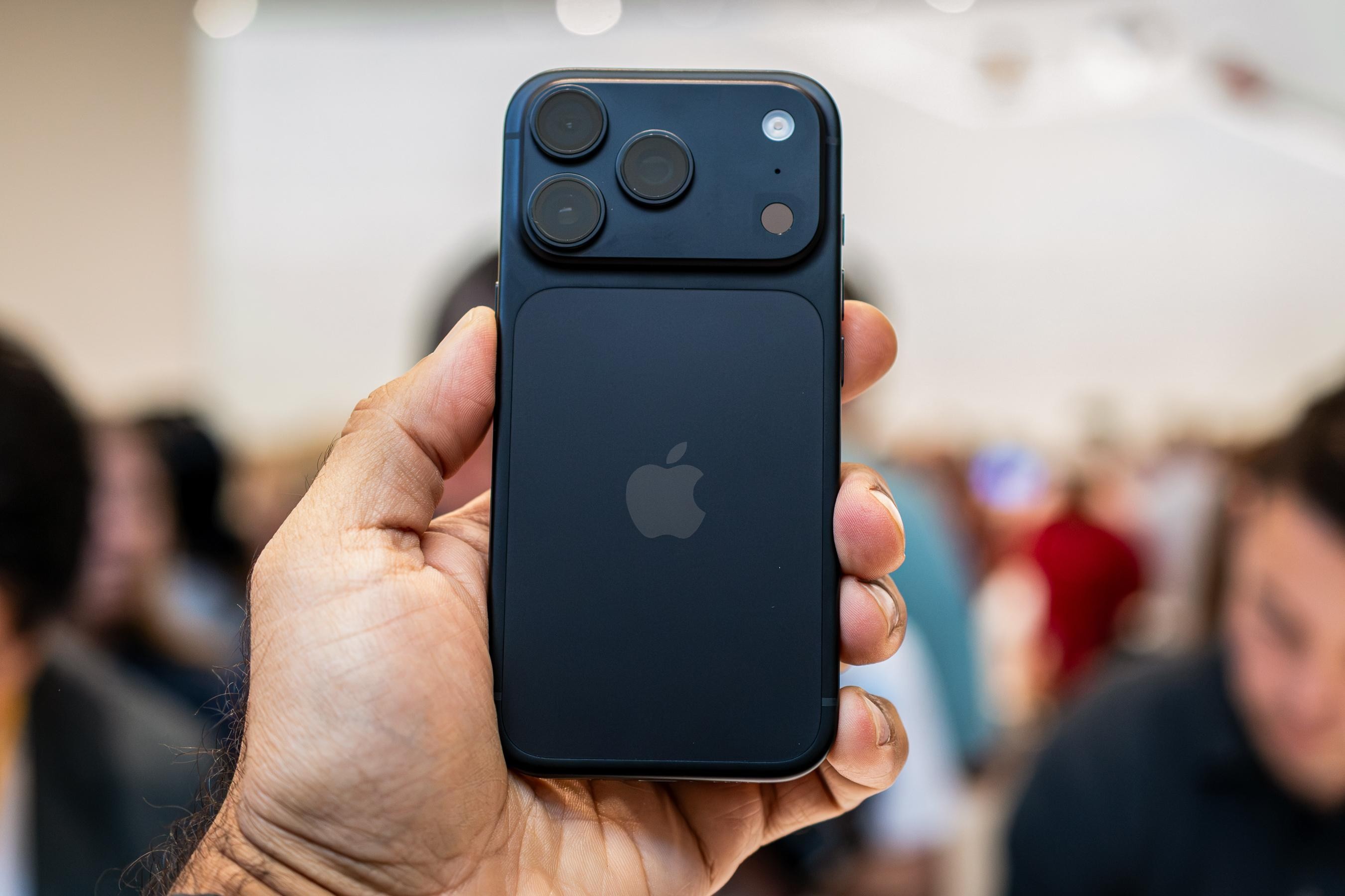 Smartfonlar qimmatlashishda davom etmoqda: Apple yangi narxlarni e'lon qildi