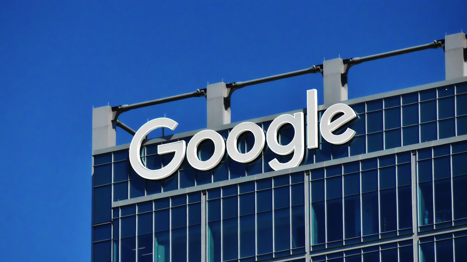 Google foydalanuvchilarning joylashuvi ma'lumotlari uchun 403 million yevro jarimaga tortildi