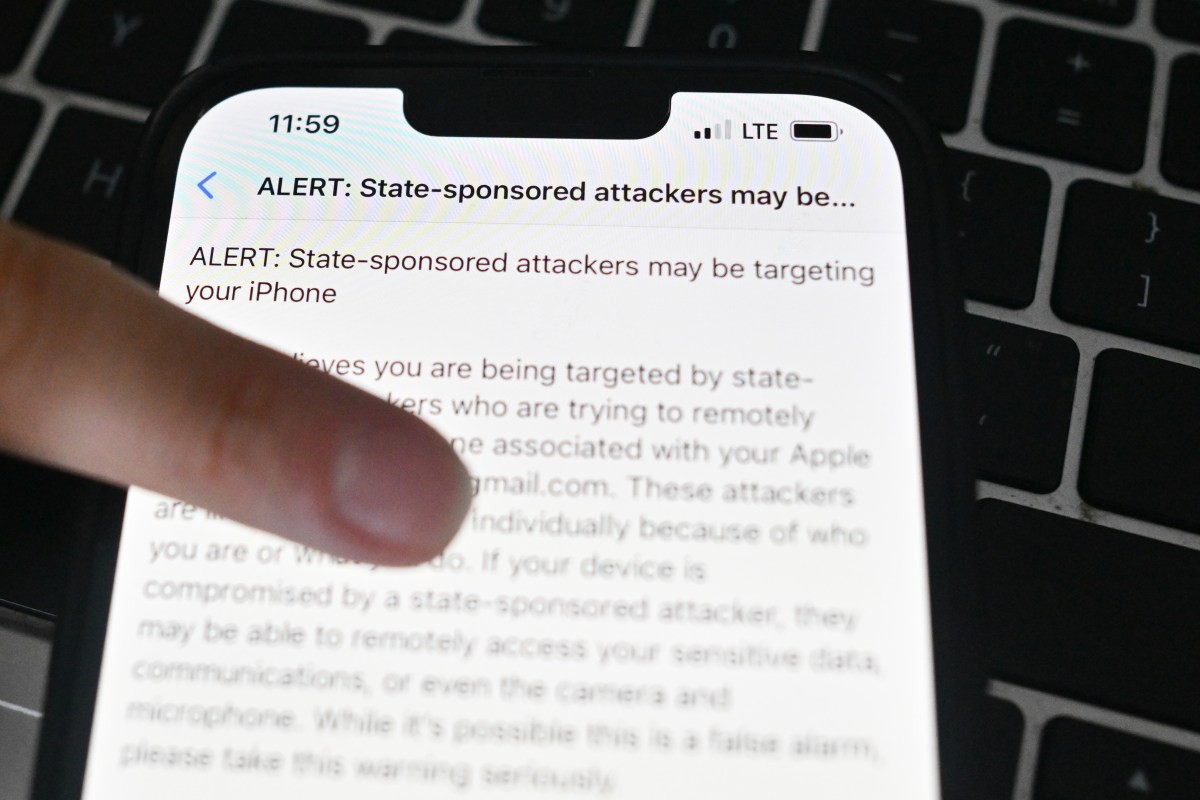 Apple foydalanuvchilari josuslik dasturlari haqida ommaviy ogohlantirildi