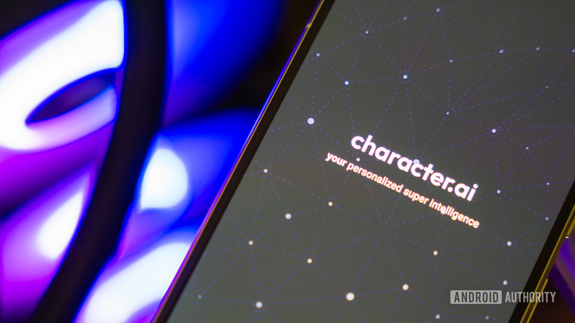 Character.ai sudga berildi: Chat-botlar foydalanuvchini o'ziga zarar yetkazishga undagani aytilmoqda