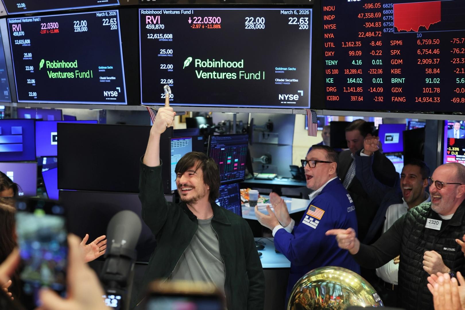 Robinhood faol treyderlar uchun sun'iy intellekt agentlari va dam olish kunlaridagi savdoni joriy qildi