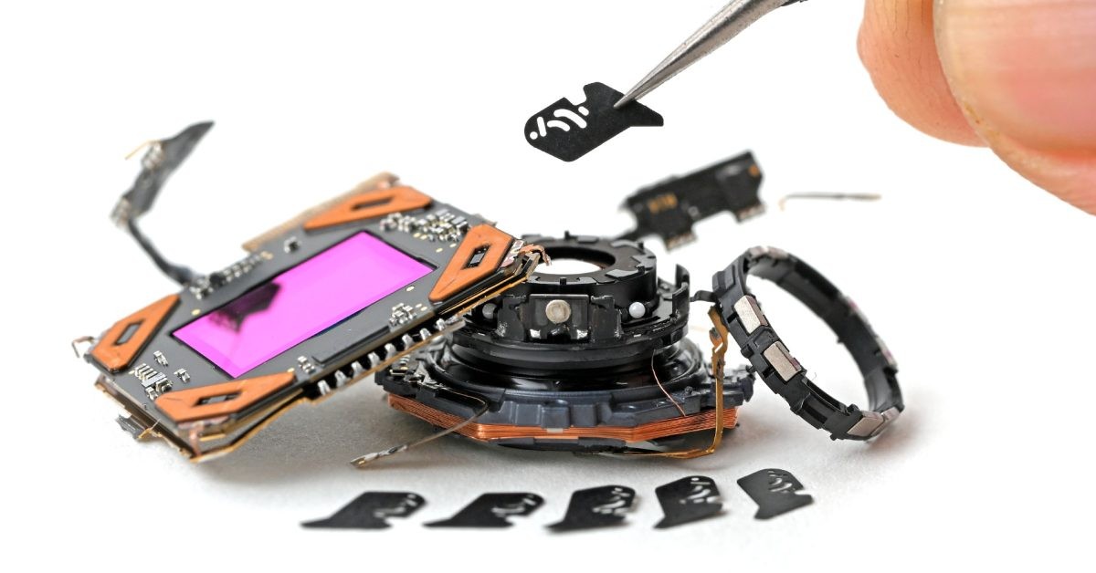 iFixit iPhone 18 Pro smartfonini qismlarga bo'lib, yangi diafragma va ta'mirlash muammosini aniqladi