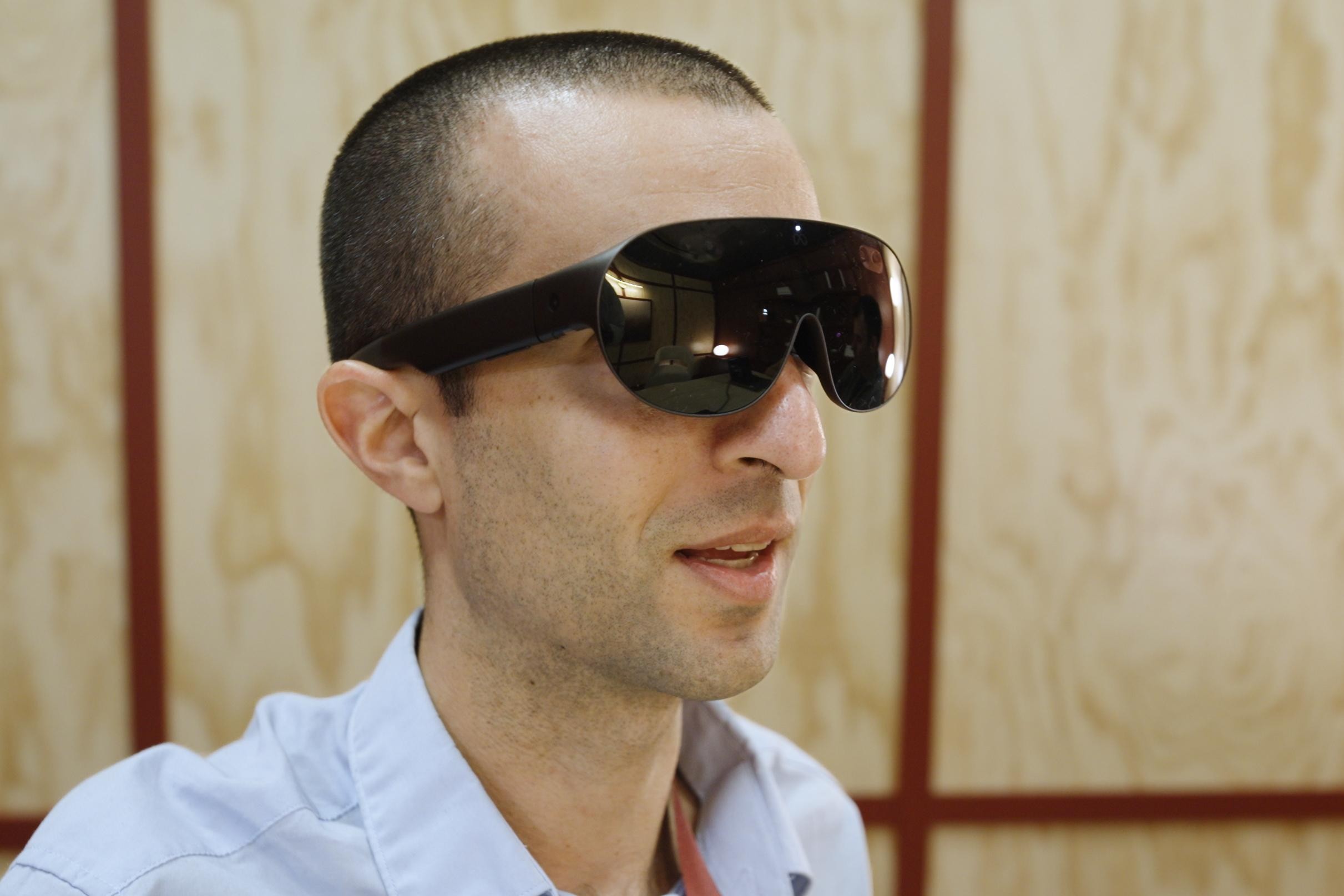 Metaning yangi VR qurilmasi garnitura emas, balki ko'zoynak shaklida bo'ladi