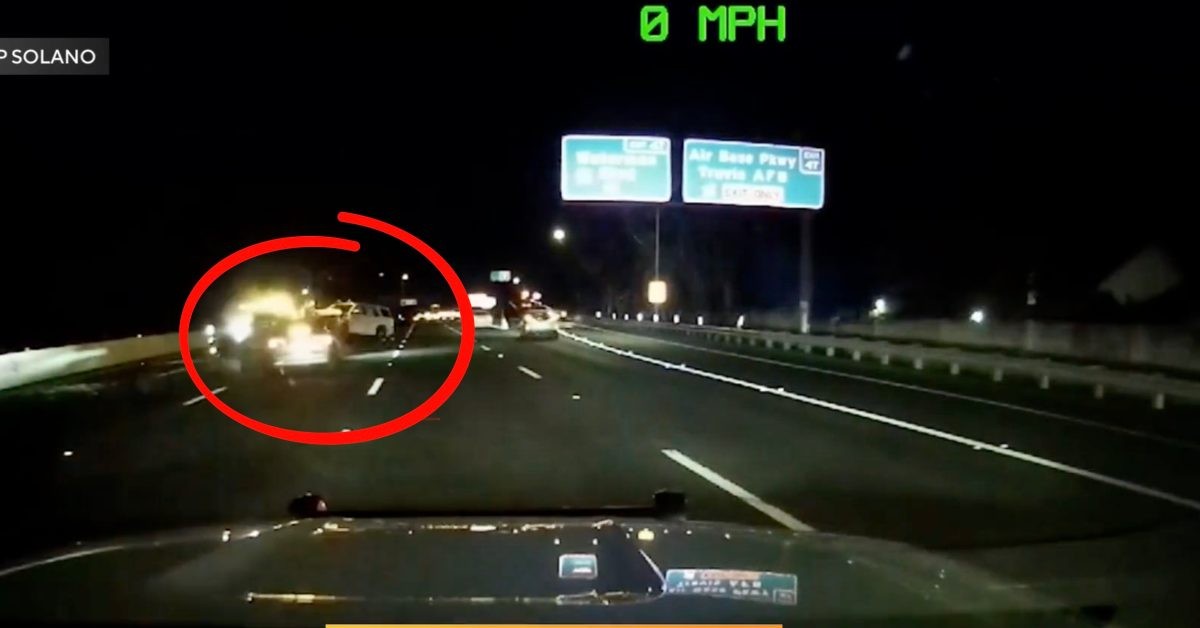 Tesla avtomobili FSD rejimida yo'l-patrul mashinasiga urildi